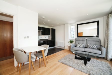 Modern 1 Bedroom Apartment To Let in Great Location in Wandsworth - Photo 2
