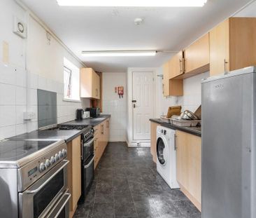 1 bedroom in a house share to rent - Photo 5