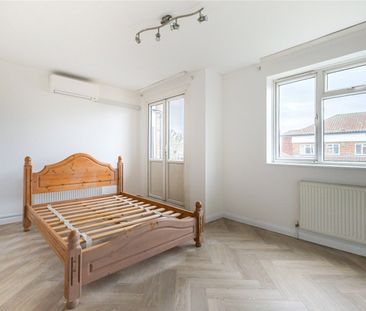 Walnut Tree Road, Brentford, TW8 flat to rent - Photo 1
