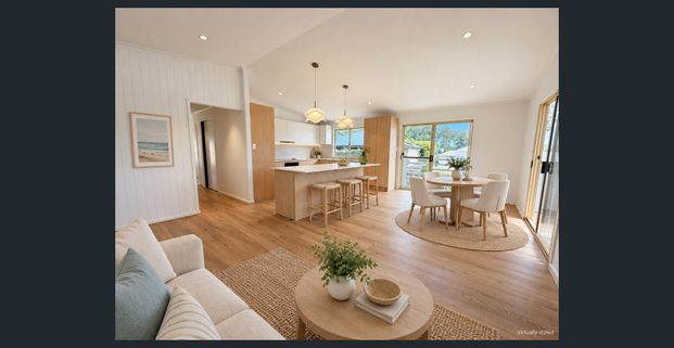 Renovated Queenslander with Views - Photo 1