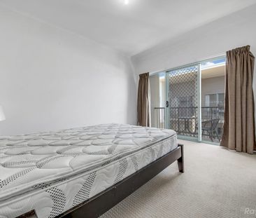 FURNISHED TOWNHOUSE - PREMIUM LOCATION & FINISHES! - Photo 3