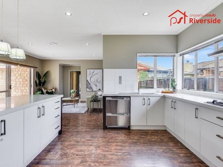 Spacious family home in the heart of Huntington. - Photo 5