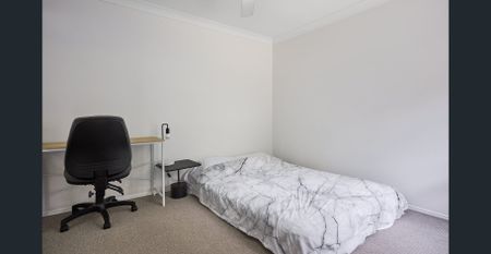 3 Bedroom Duplex in Prime Location! - Photo 5