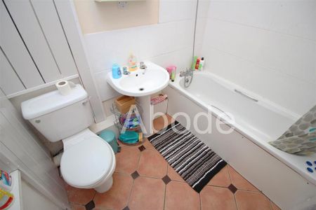 4 bedroom house to rent - Photo 3