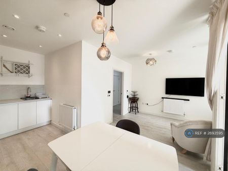 1 bedroom flat to rent - Photo 4