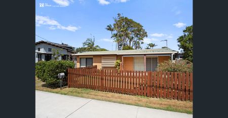 Coastal Charm – Original Beach Cottage in Prime Cabarita Beach Location - Photo 2