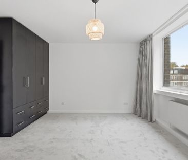 A family townhouse with patio garden and roof terrace overlooking t... - Photo 4