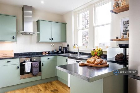 2 bedroom flat to rent - Photo 5