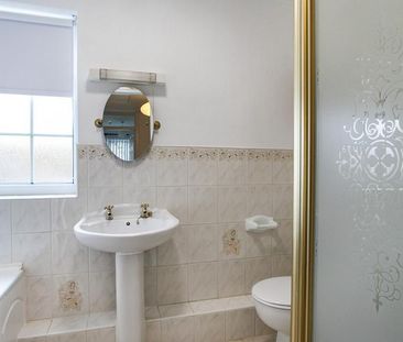 3 bedroom end of terrace house to rent - Photo 4