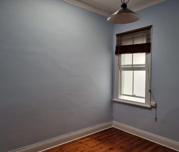 Charming Two-Bedroom Terrace House in the Heart of Clifton Hill! - Photo 3