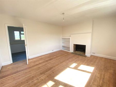 A recently refurbished 1930's family home in Tudeley. - Photo 3