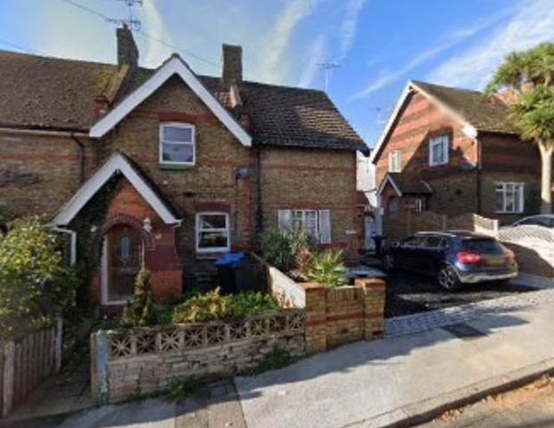 2 bedroom end of terrace house to rent - Photo 1