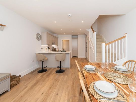 4 bedroom terraced house to rent - Photo 1