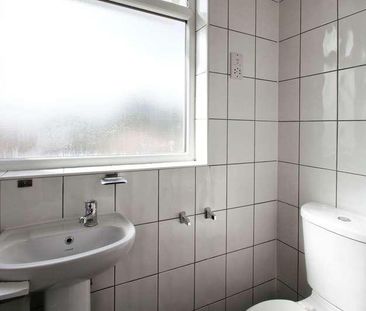 Bathurst Walk, Richings, SL0 - Photo 6