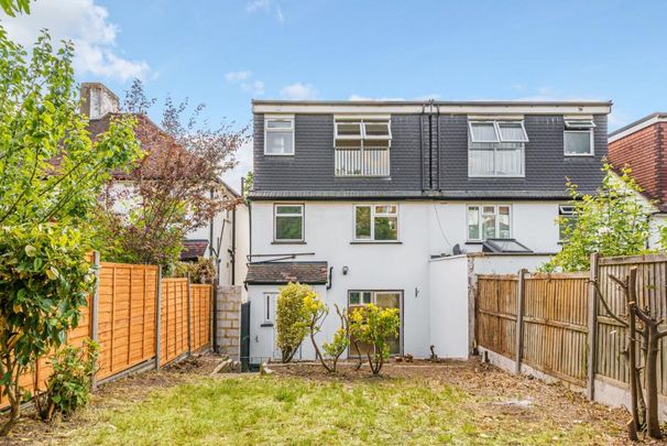 East Walk, East Barnet EN4 - Photo 1