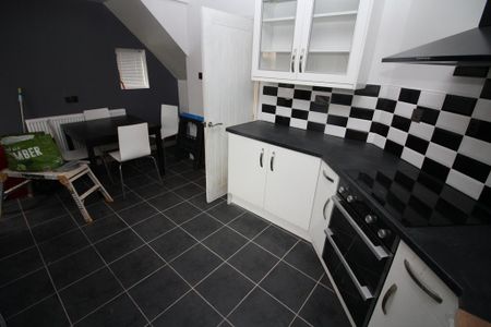 3 bedroom semi-detached house to rent - Photo 5