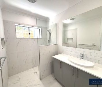 Brand New Luxury Home with Pool in Cannonvale! - Photo 6