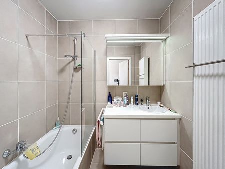 Appartement met 2 slaapkamers en een terras gelegen in centrum Schepdaal. (1e verdiep - met lift) - Foto 4