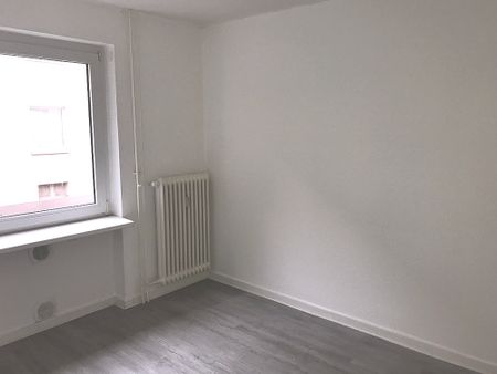 Sanierung 2-Zimmer-Erdgeschosswohnung Für Besichtigungen bitte erst ab Mitte Oktober bei uns melden! - Foto 3