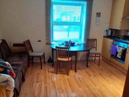 2 bedroom flat to rent - Photo 2