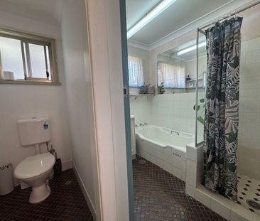 Family friendly neighbourhood_ 3 Bedroom home. - Photo 6