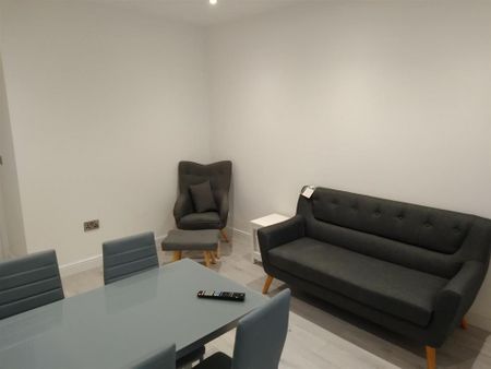 3 bedroom private hall to rent - Photo 2