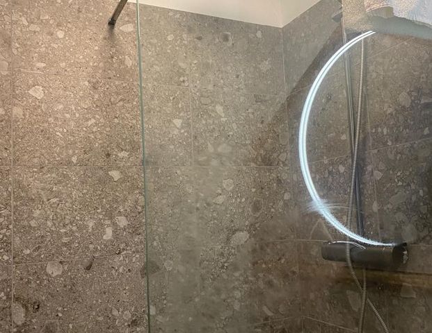 1,5-Zimmer Dachgeschosswohnung (Zweitbezug, Klimaanlage, Balkon) - Photo 1