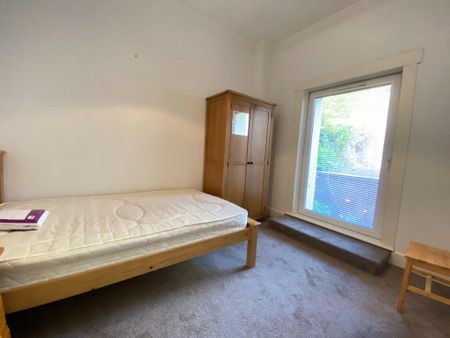 4 bedroom flat to rent - Photo 5