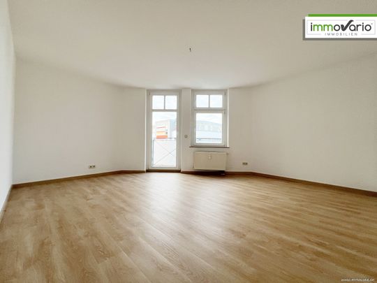 Schicke 3-Raum-Dachgeschosswohnung mit zwei Balkonen und Badezimmer inkl. Wanne & Dusche! - Photo 1