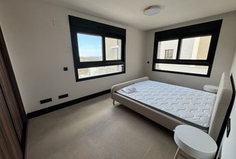 LONG TERM RENT 3-bedroom apartment in the Marbella Lake urbanisation.