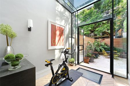 5 bedroom end of terrace house to rent - Photo 2