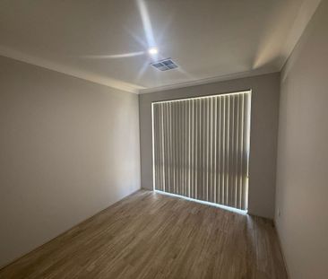 Brand New 4x2 Family Home with Double Garage in Prime Byford Location - Photo 2