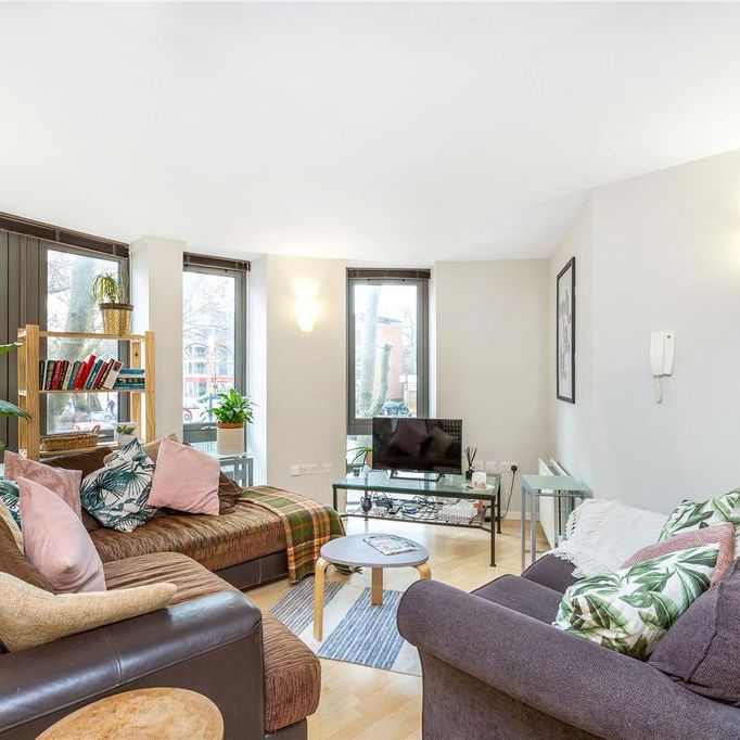 2 bedroom flat to rent - Photo 1