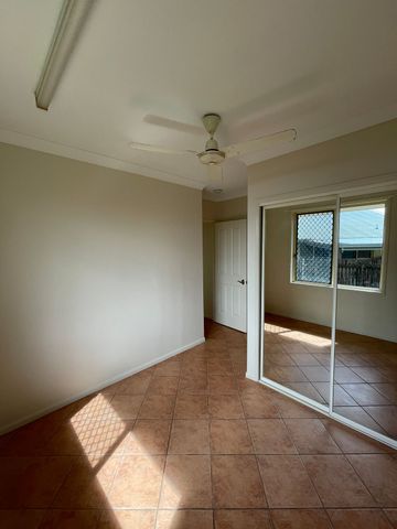Tidy 3 Bedroom Home - Photo 2