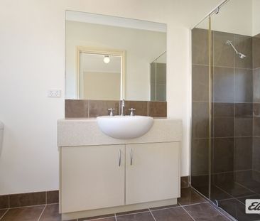 Easy Care Townhouse. - Photo 5