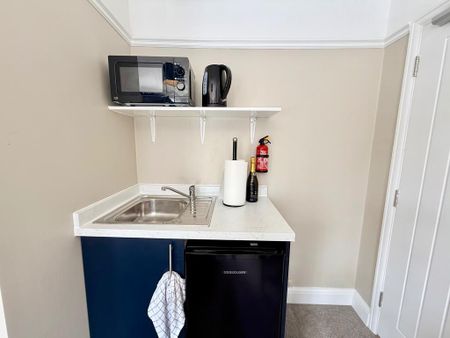 1 bedroom in a house share to rent - Photo 5