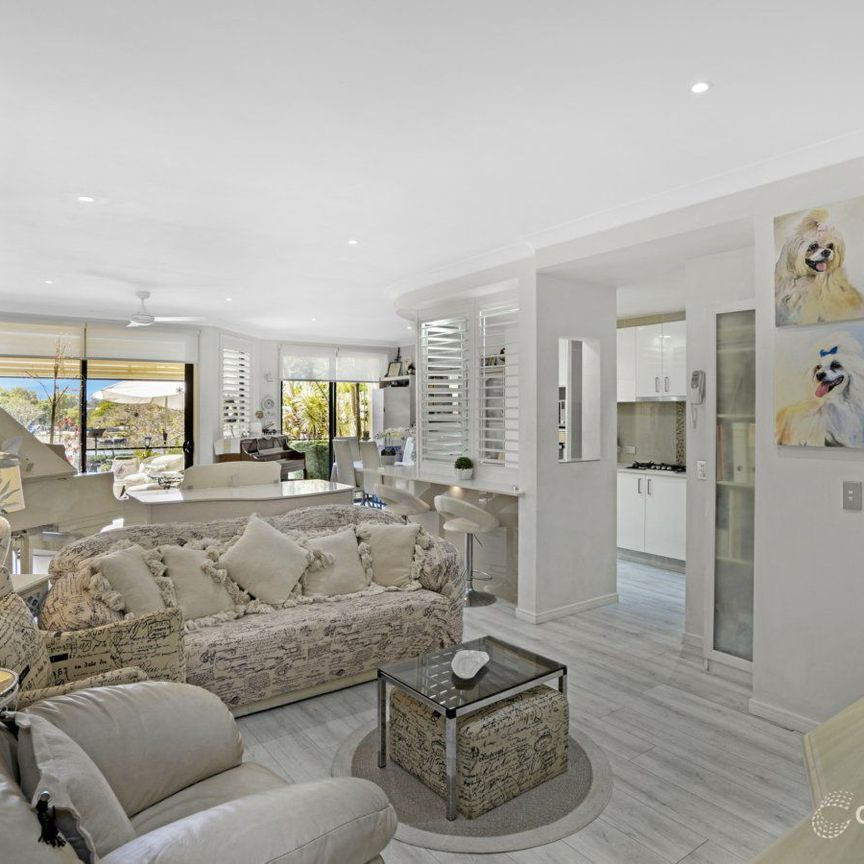 Spacious Executive Townhouse with Uninterrupted Lake Views - Photo 1