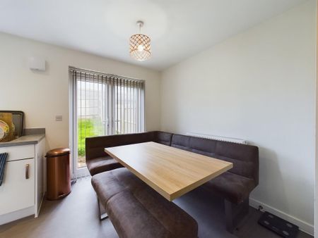 2 bedroom end of terrace house to rent - Photo 3