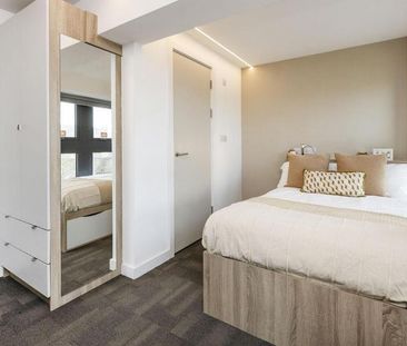 1 bedroom in a flat share to rent - Photo 2