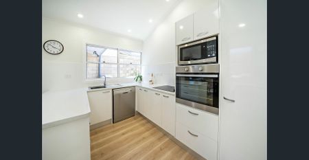 Neat and tidy FOUR bedroom duplex - Photo 4