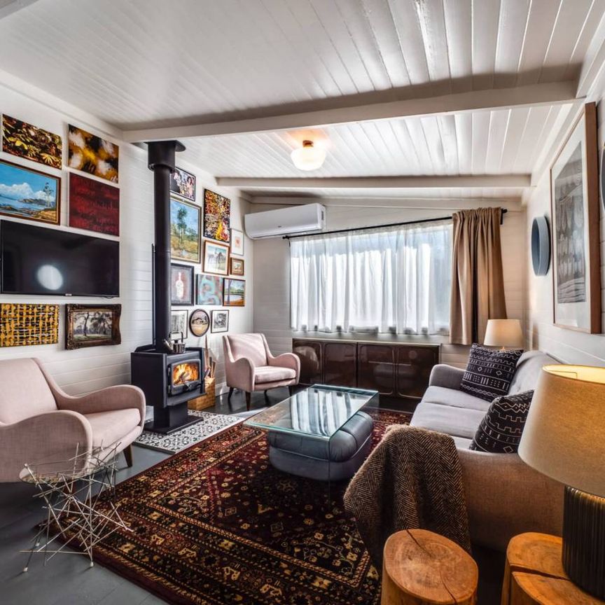 Fully Furnished country feel cottage. - Photo 1