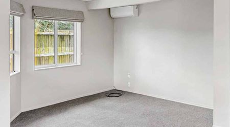 2 bedroom home in Hamilton! - Photo 2