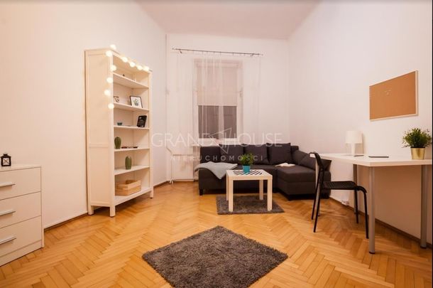 3 pokoje, świetna lokalizacja - Na wynajem - Zdjęcie 1