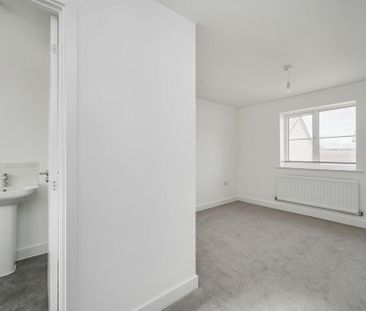 4 bedroom detached house to rent - Photo 4