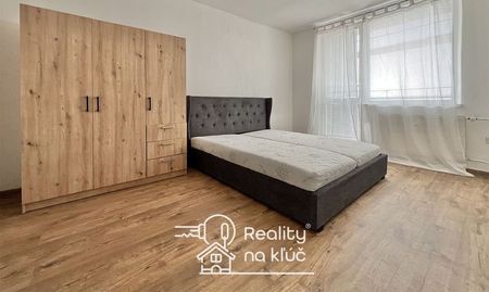 Na prenájom zariadený 1-izbový byt s balkónom na Nábrežnej ulici v Nových Zámkoch - Photo 4