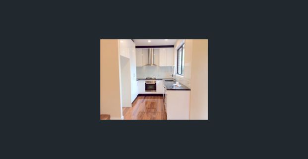 Contemporary Townhouse with 2 car garages - Photo 1