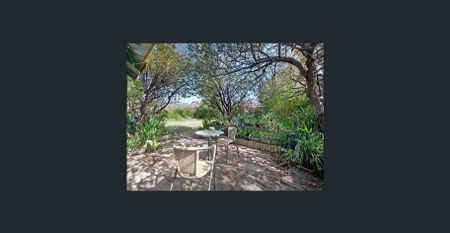 Charming 3-Bedroom Family Home with Spacious Backyard in Sturt - Photo 2