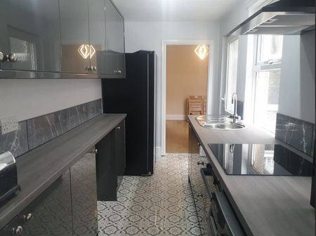 4 bedroom terraced house to rent - Photo 5