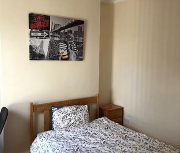 Room 3 22 Cliftonville Avenue, Belfast, BT14 6BX - Photo 2