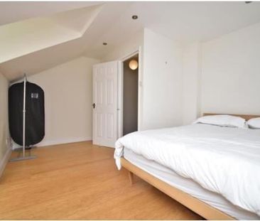 3 Bed Terraced House, Cressingham Road, SE13 - Photo 2